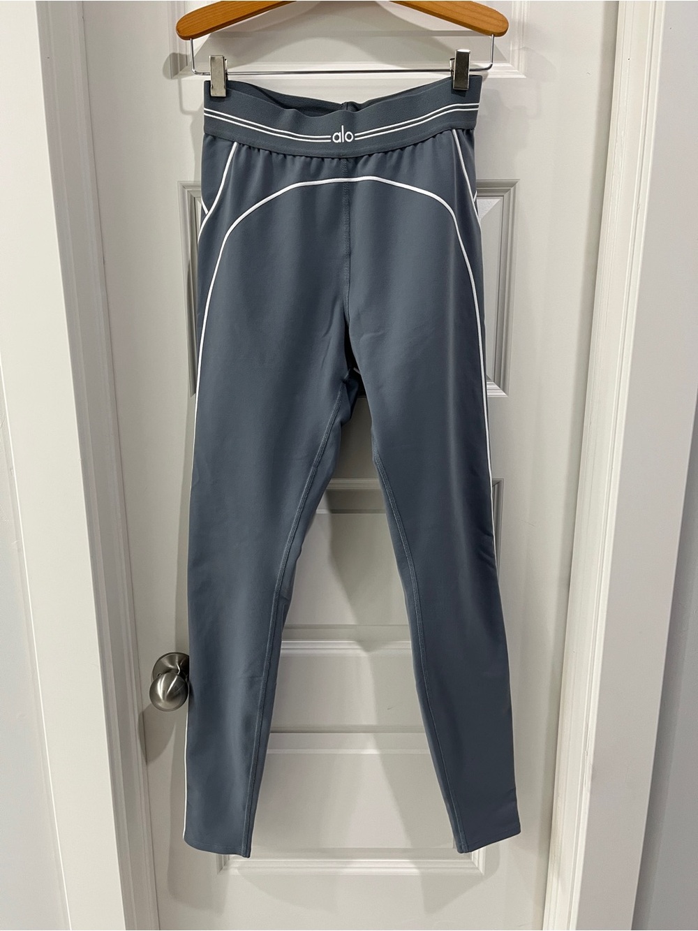 ALO yoga Heartthrob Legging in Steel Grey